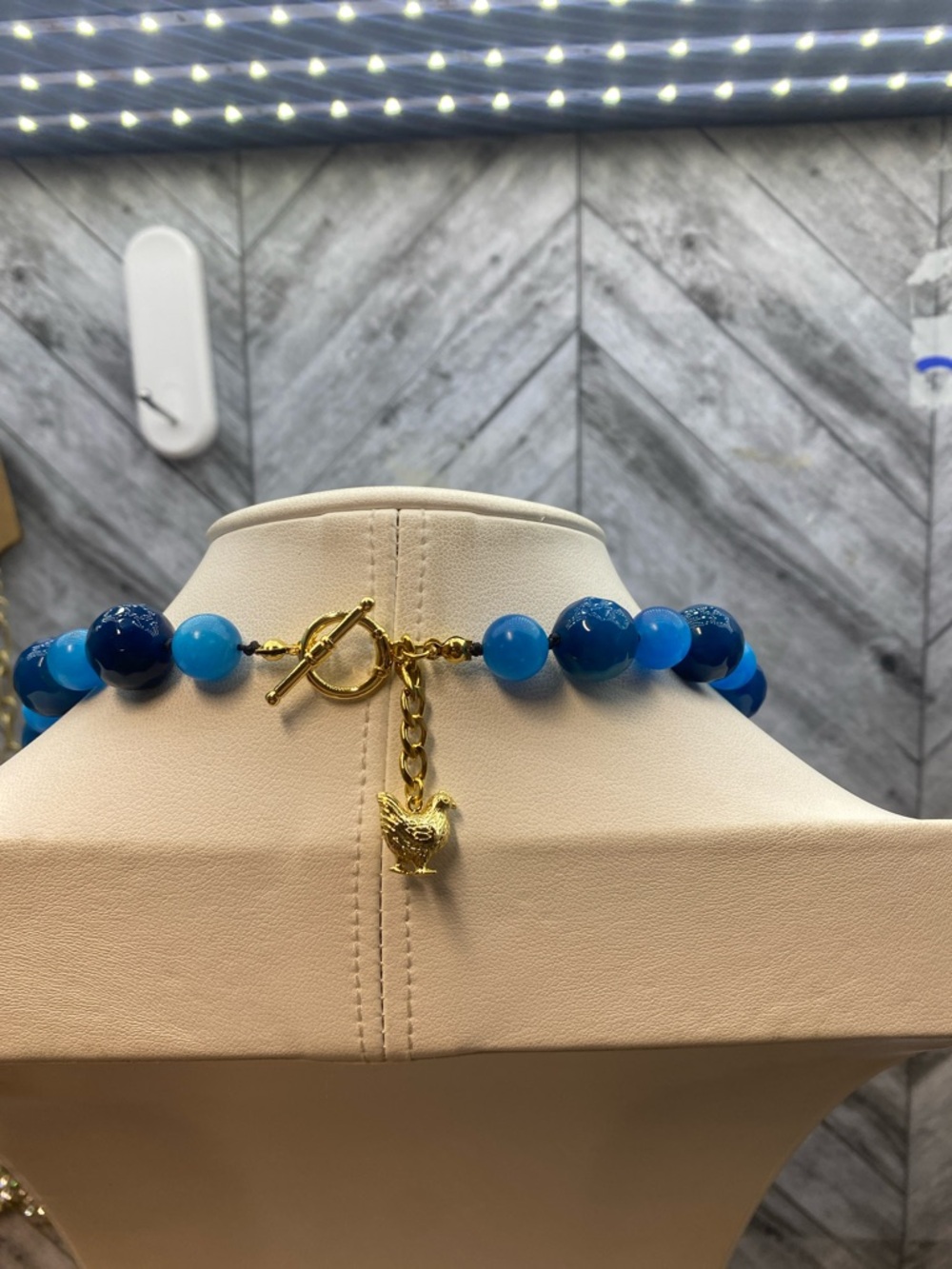 Blue Jade Agate hand knotted Aprilsplace 18 inch necklace set - Picture 4 of 5